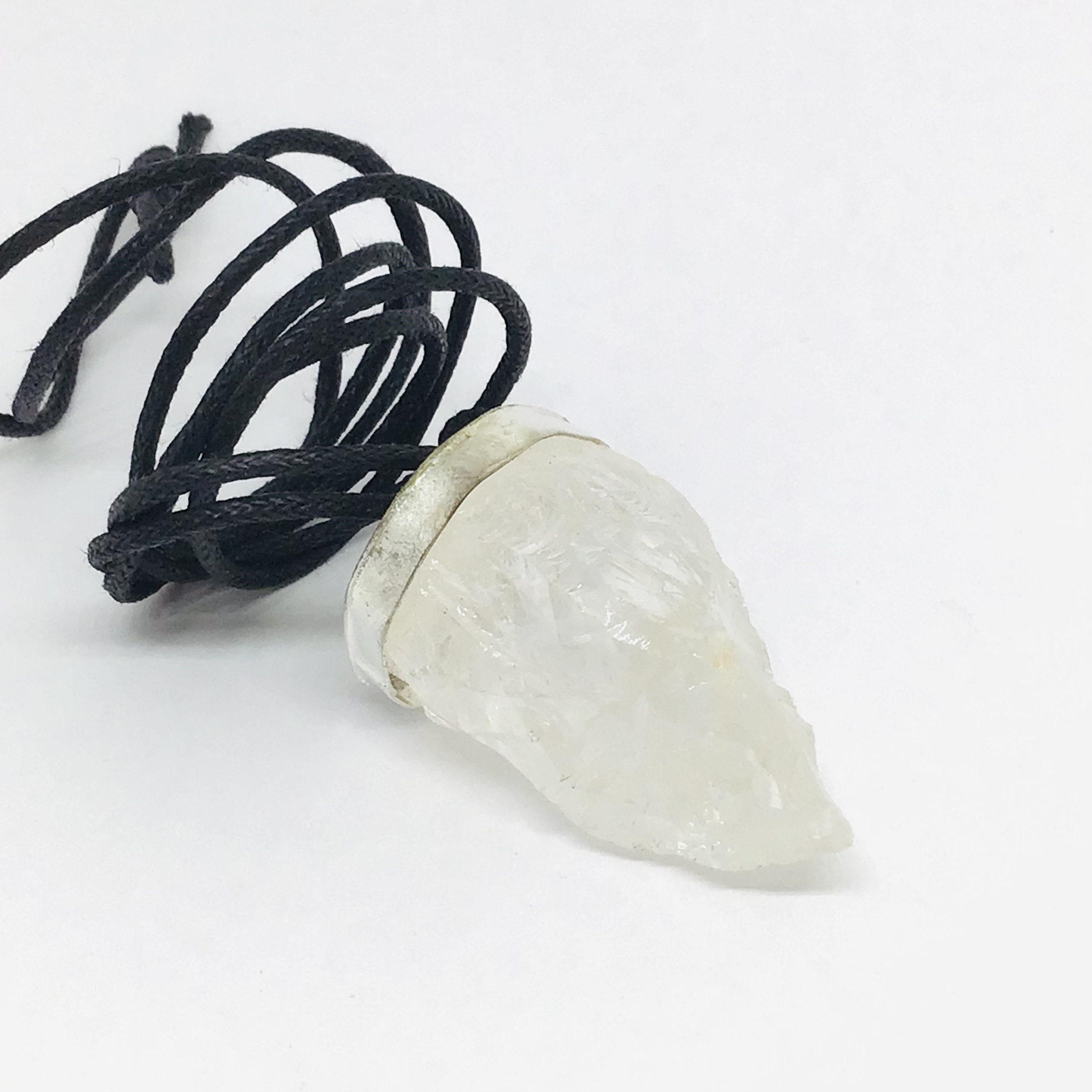 Přívěsky přírodní