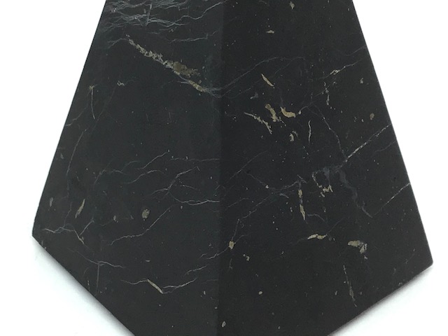 Šungit-jehlan neleštěný