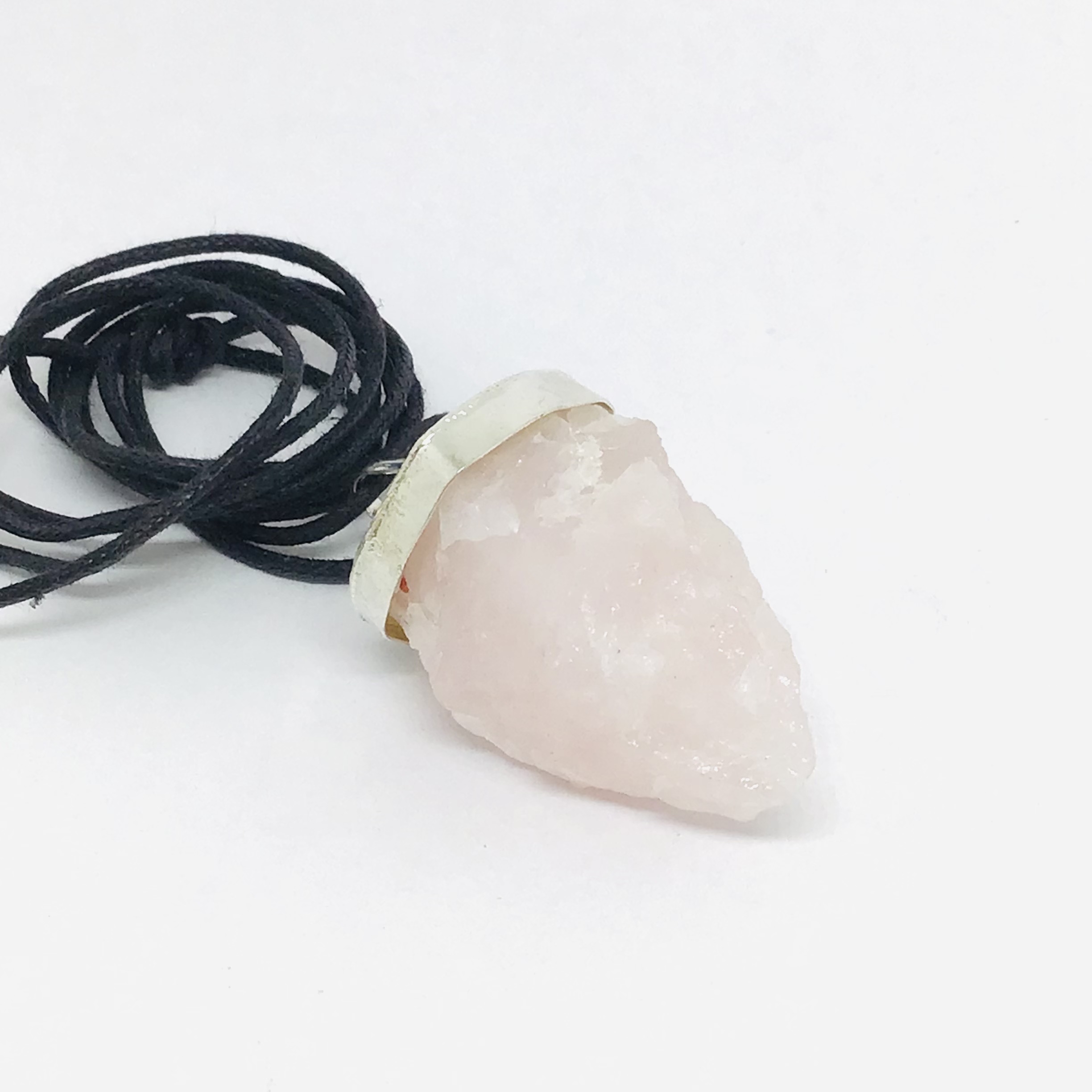 Přívěsky přírodní