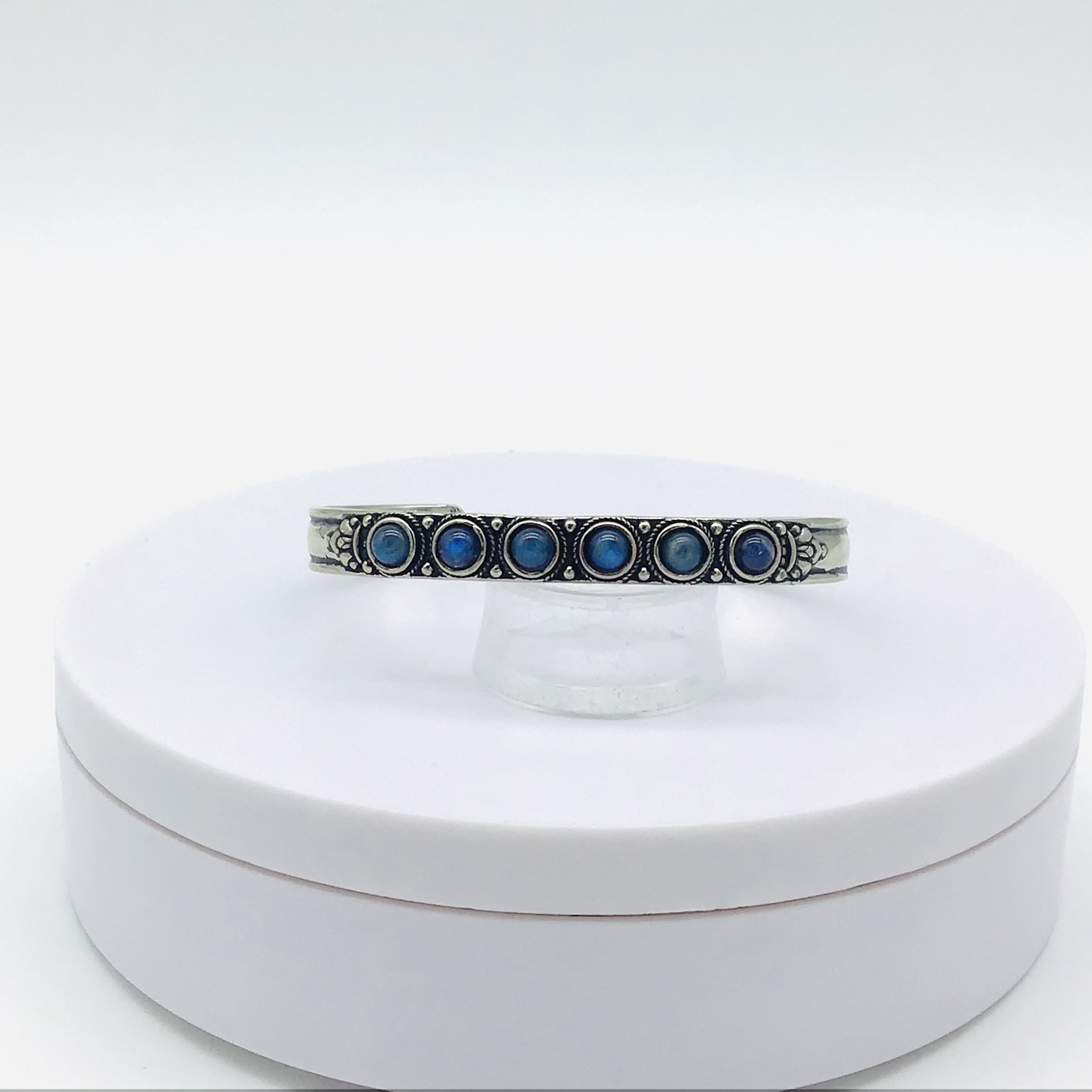 Náramek s polodrahokamy