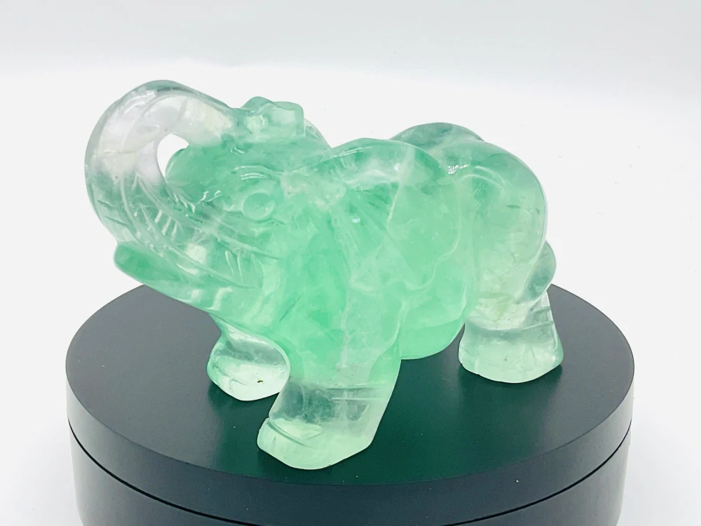 Fluoritový řezbářský slon