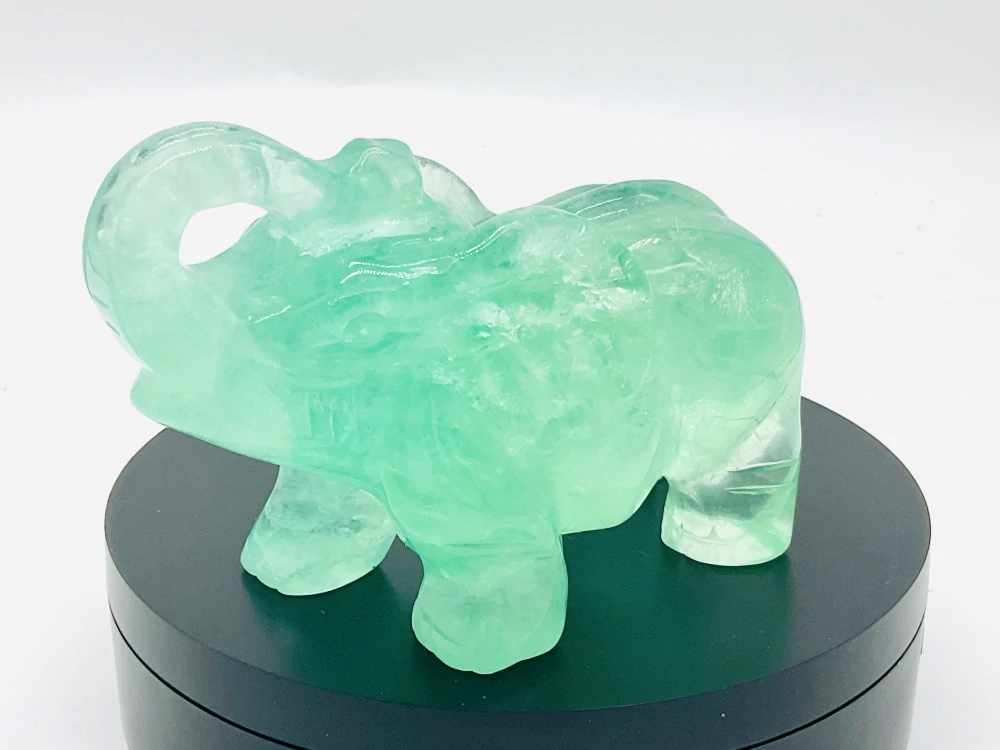 Fluoritový řezbářský slon