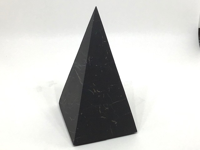 Šungit-jehlan neleštěný