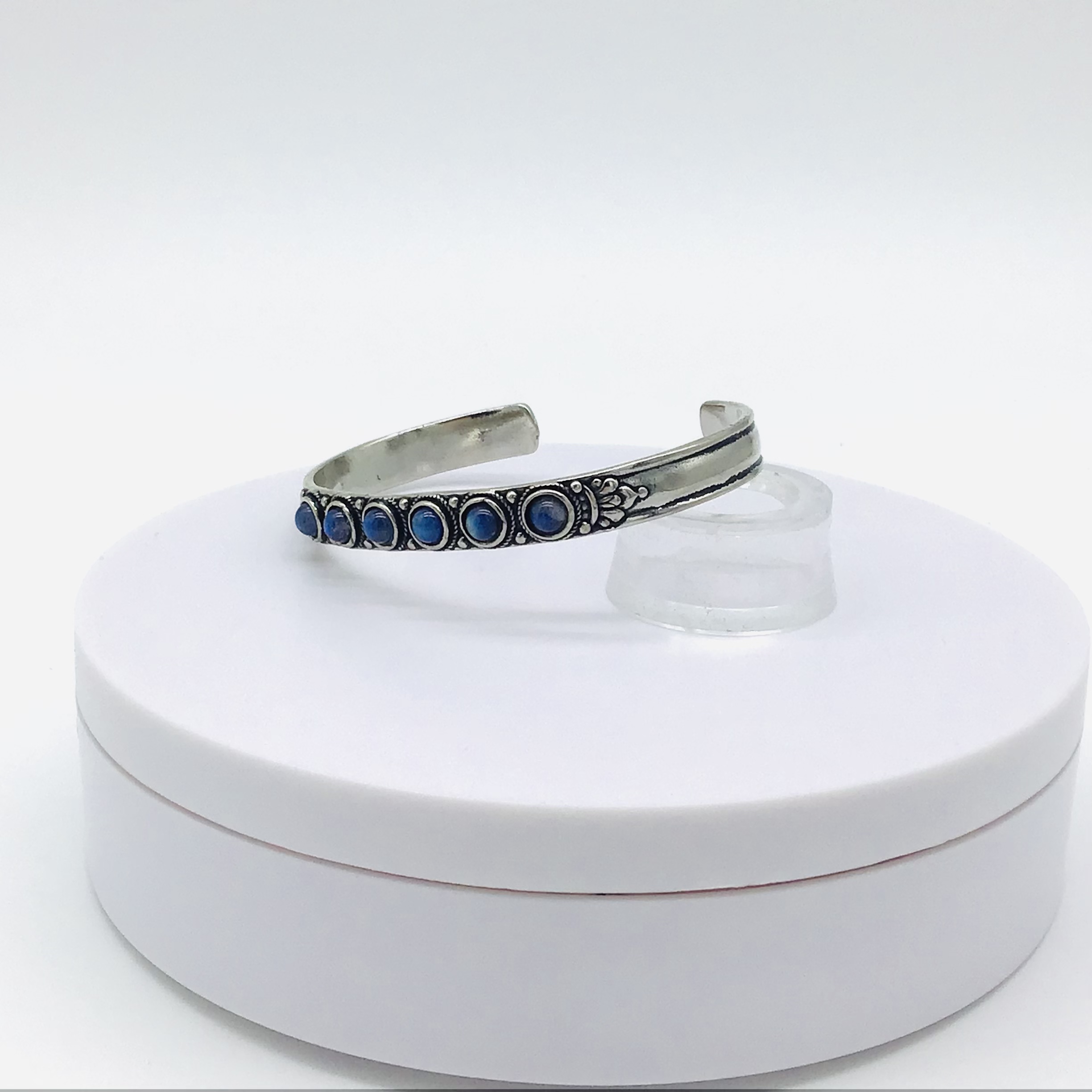 Náramek s polodrahokamy