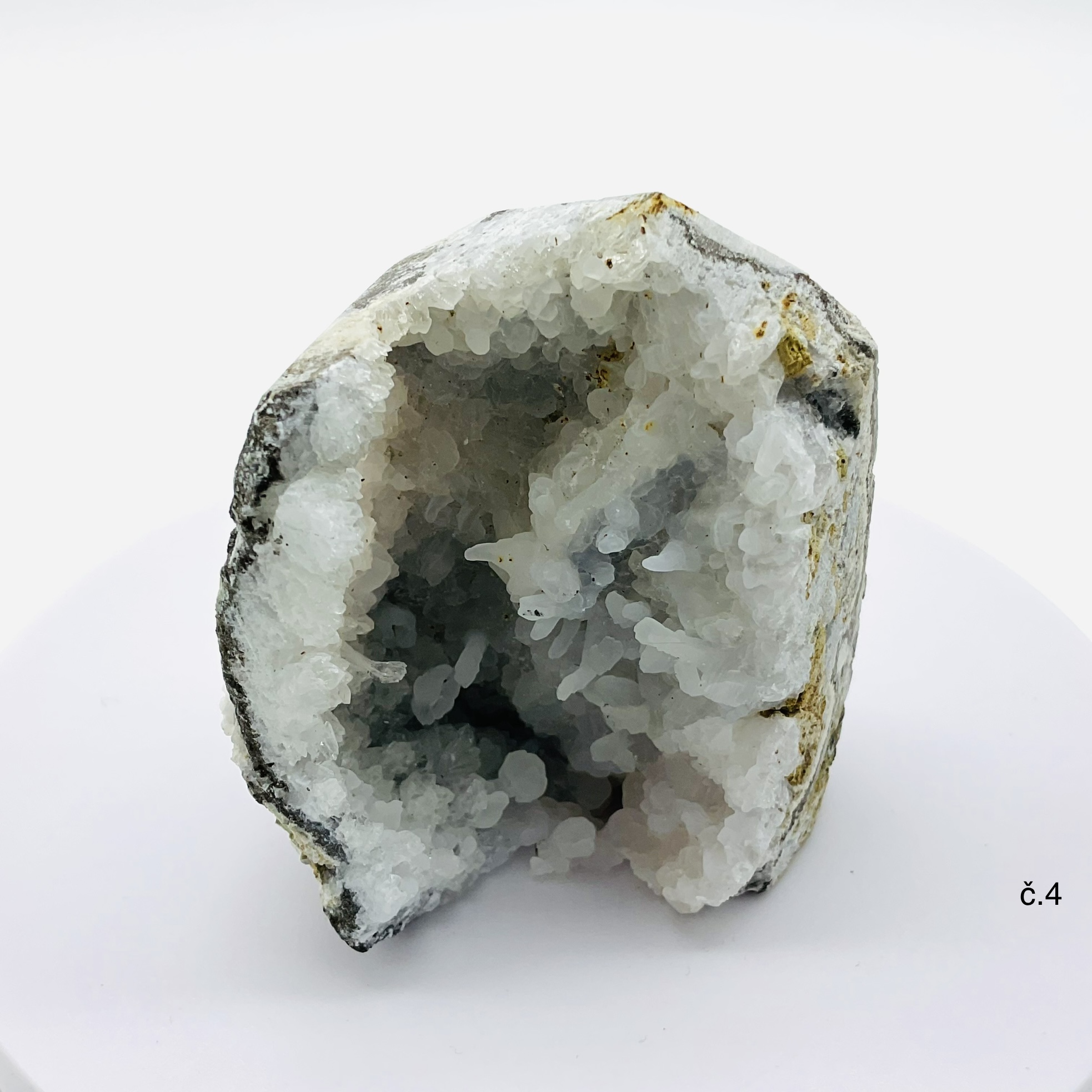 Achátová geoda s dutinou