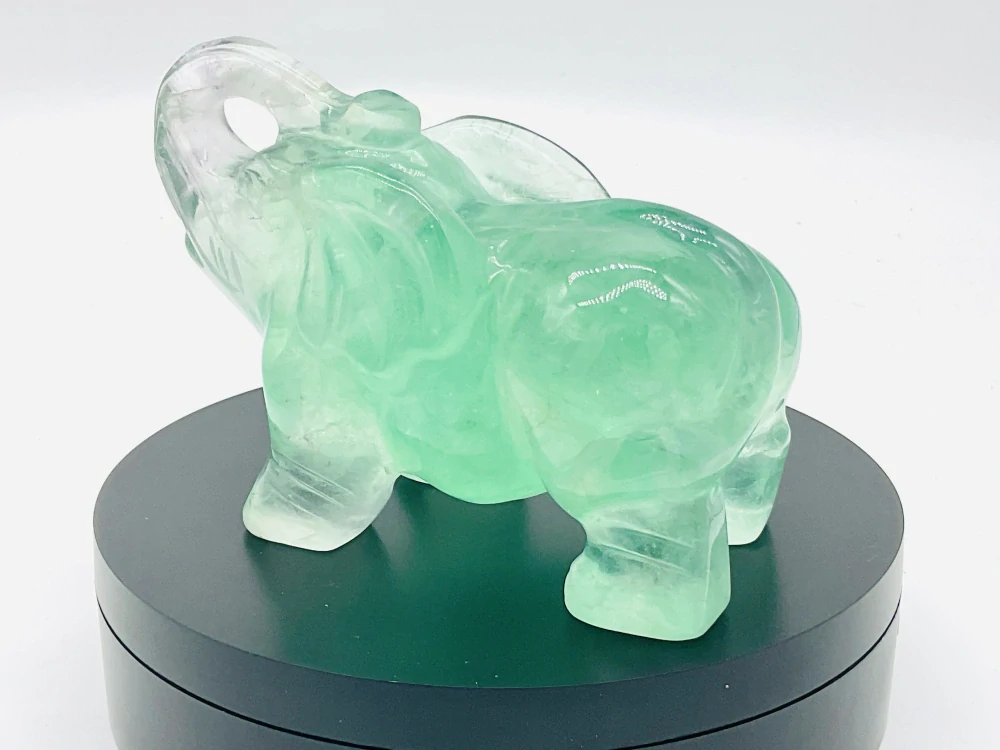 Fluoritový řezbářský slon