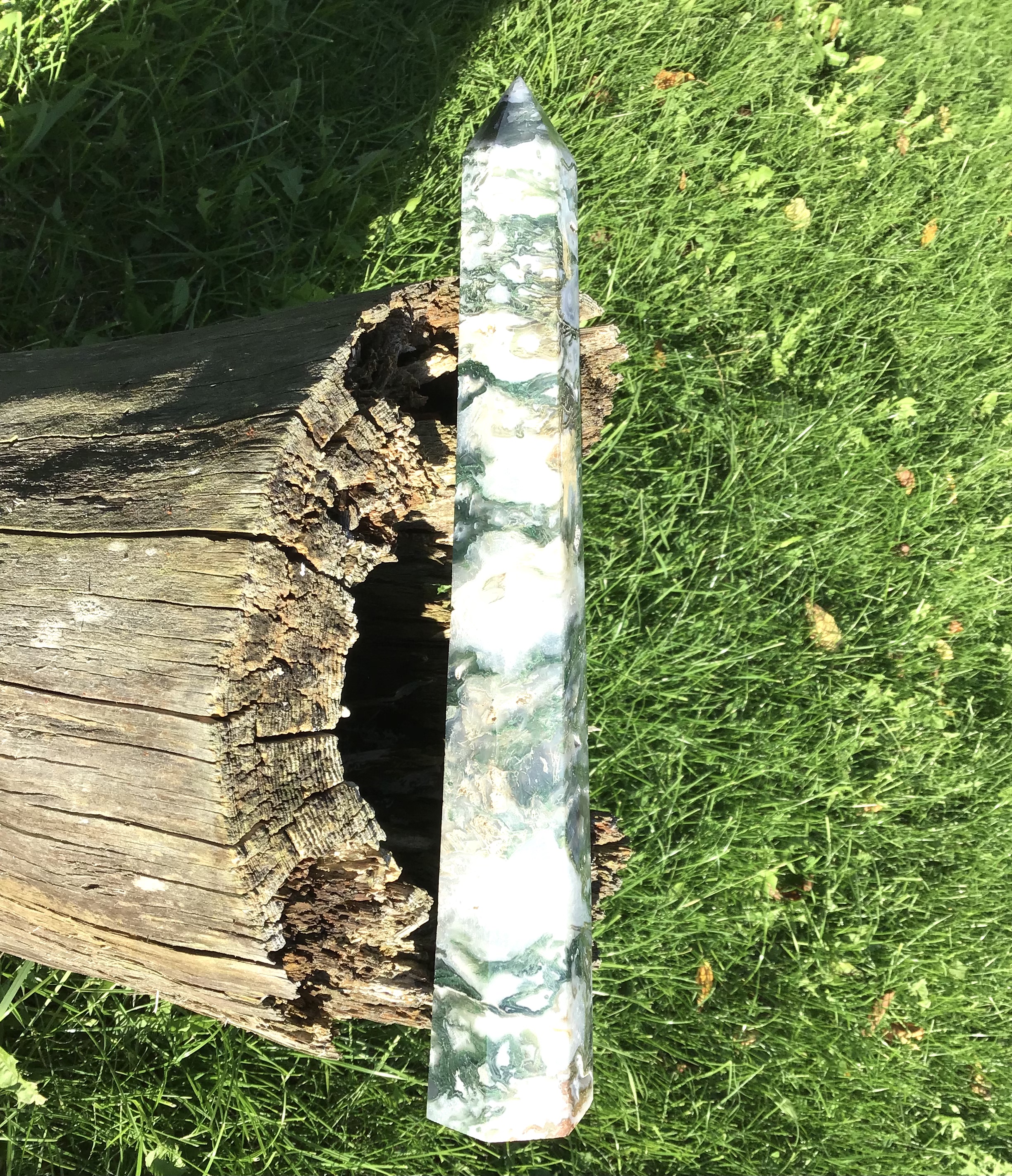 Mechový achát- obelisk