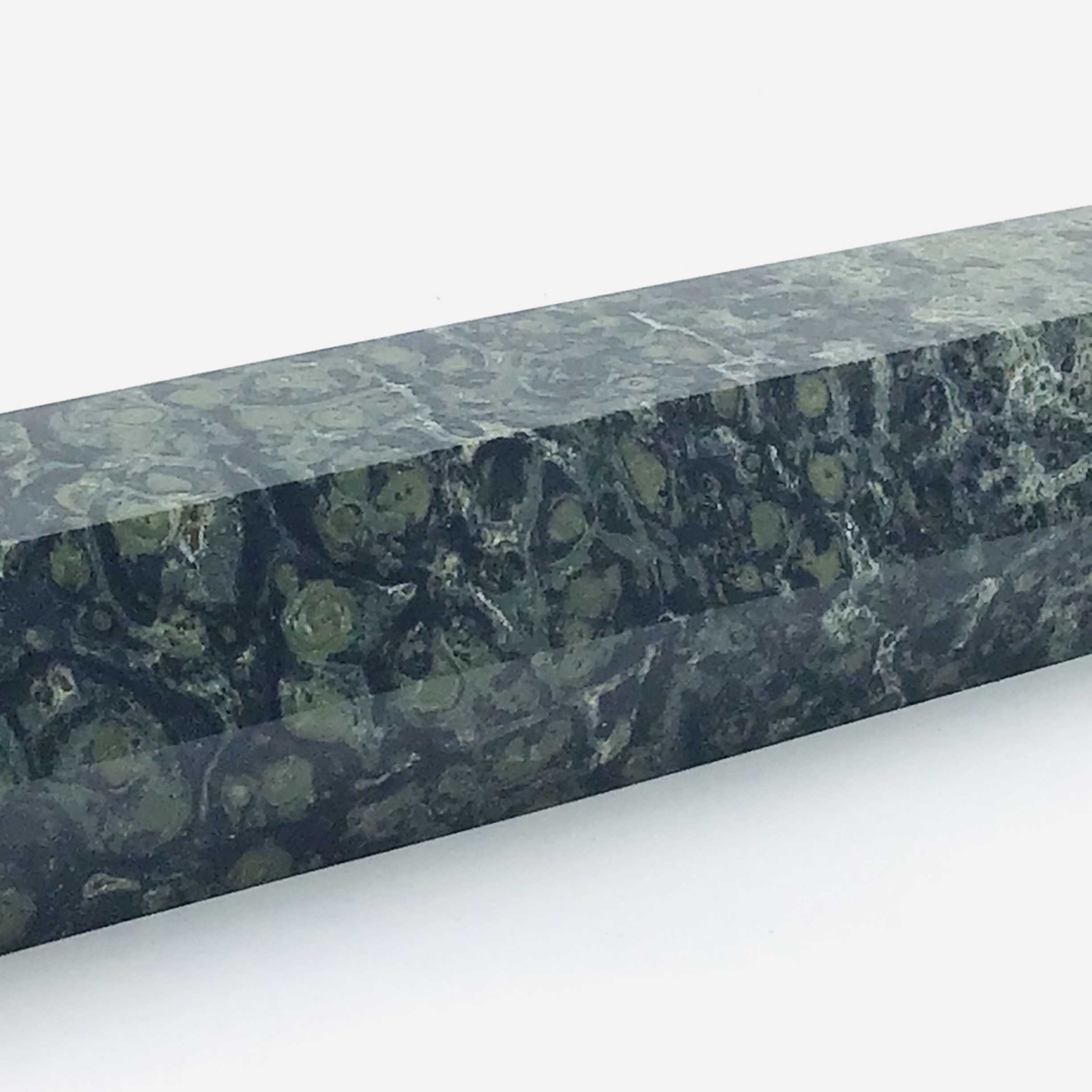 Jaspis kambaba obelisk