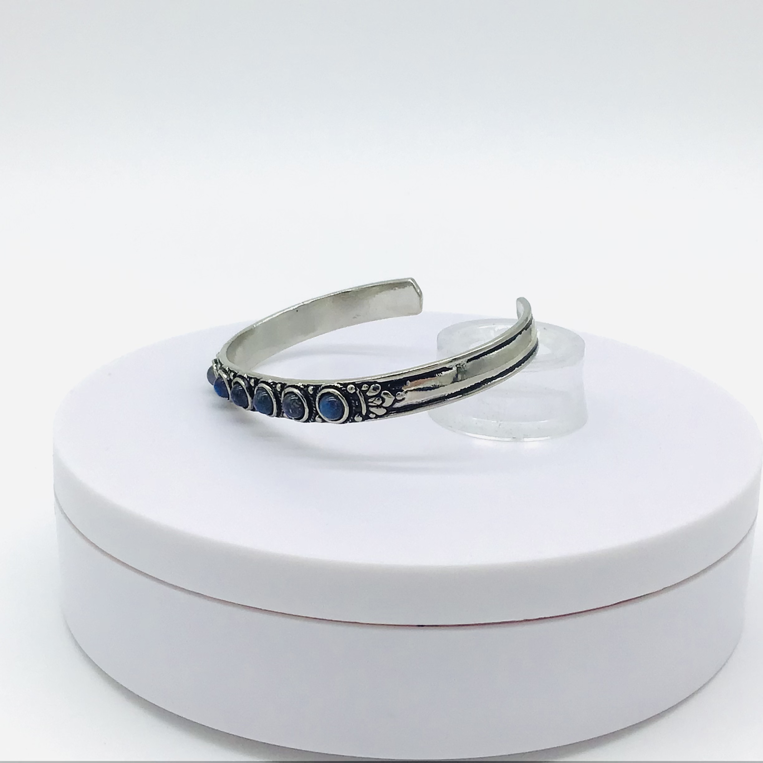 Náramek s polodrahokamy