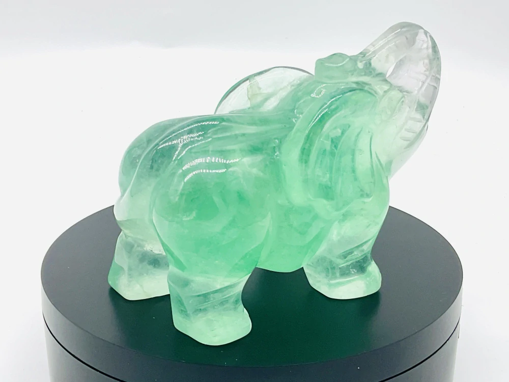 Fluoritový řezbářský slon
