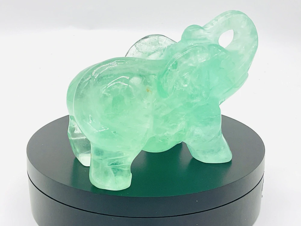 Fluoritový řezbářský slon