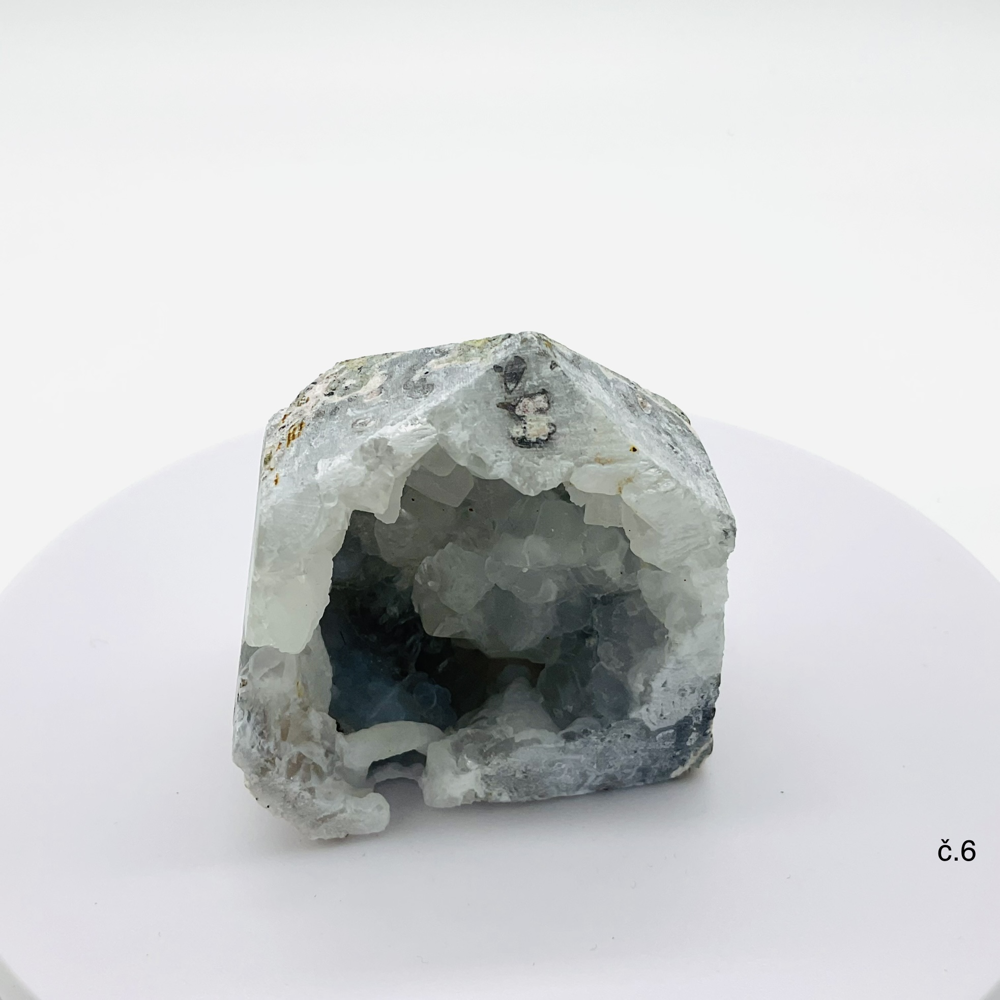 Achátová geoda s dutinou