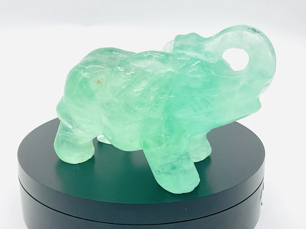 Fluoritový řezbářský slon