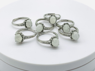 Prstýnek s měsíčním kamenem