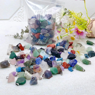 Přívěsek-surový kámen