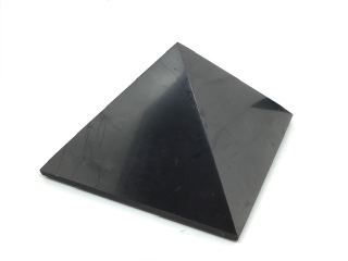 Šungitová pyramida leštěná